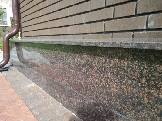 ЛК «Лонопарк». Облицовка. -  Полированный гранит Облицовка Полированный гранит